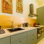 Bengt Kiraly Str. Luxury Appartement