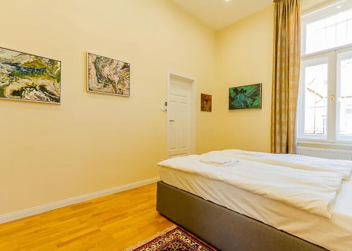 Bengt Kiraly Str. Luxury 아파트