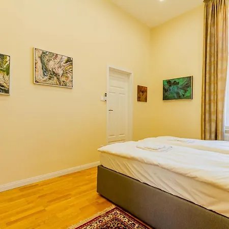 Bengt Kiraly Str. Luxury Appartement
