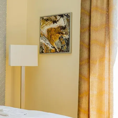 Bengt Kiraly Str. Luxury Appartement *