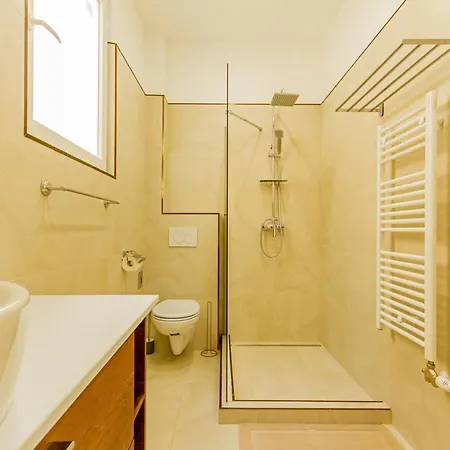 Bengt Kiraly Str. Luxury Appartement