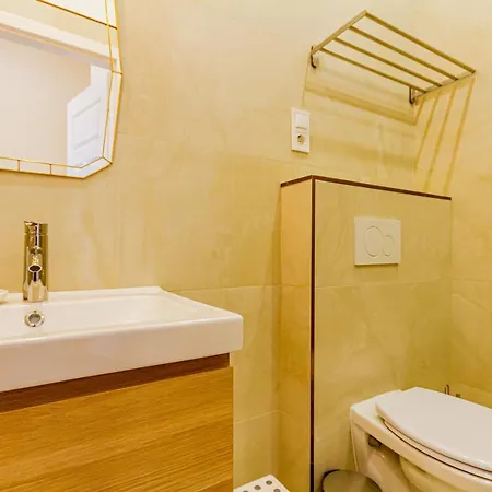 Bengt Kiraly Str. Luxury Appartement *