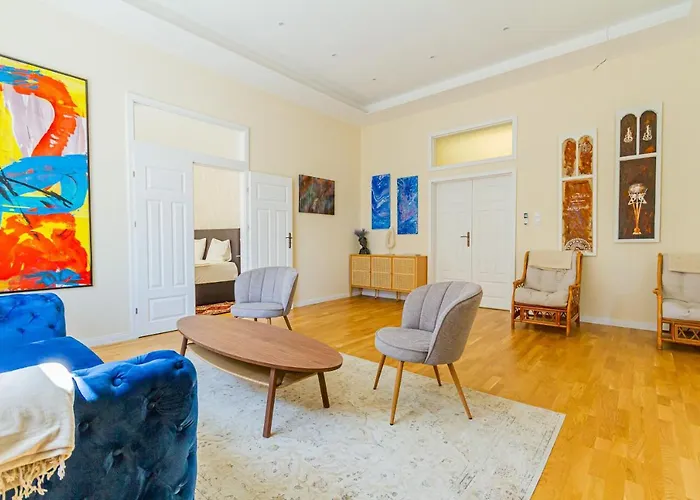Bengt Kiraly Str. Luxury