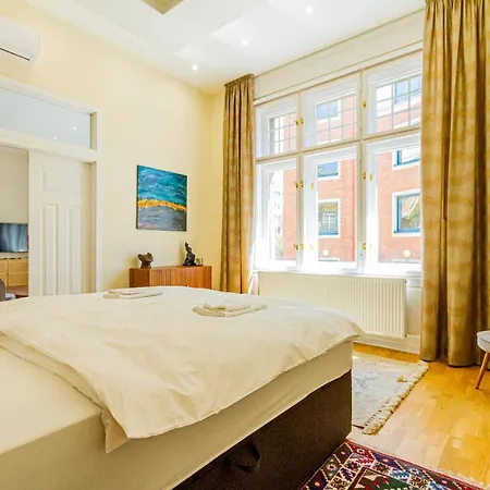 Bengt Kiraly Str. Luxury *